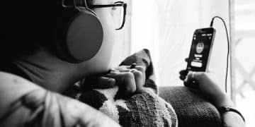 Top 5 Podcasts to Hear This Month: Expert Reviews & Data - Cover Image