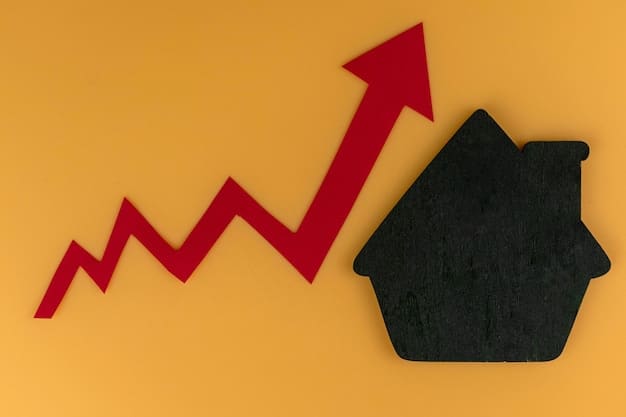 A downward trending graph with a red arrow, illustrating rising interest rates and mortgage payments for a house in the background.